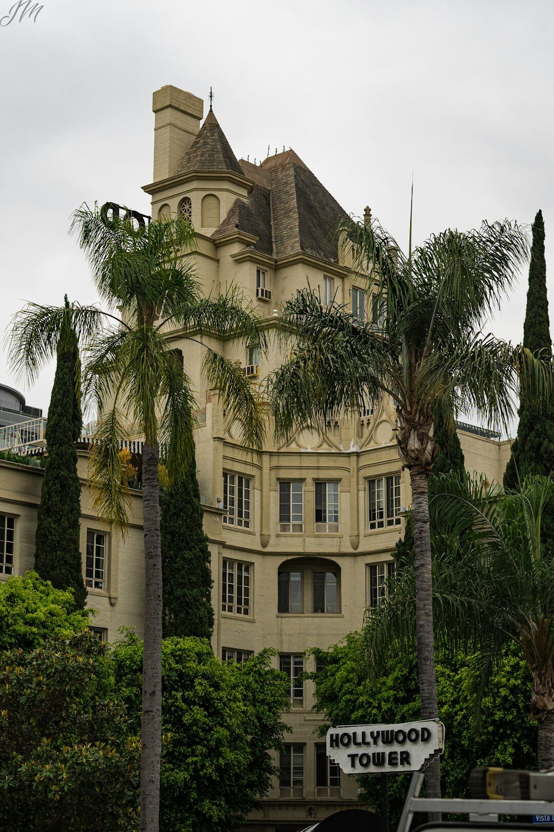 hollywood villa exterior