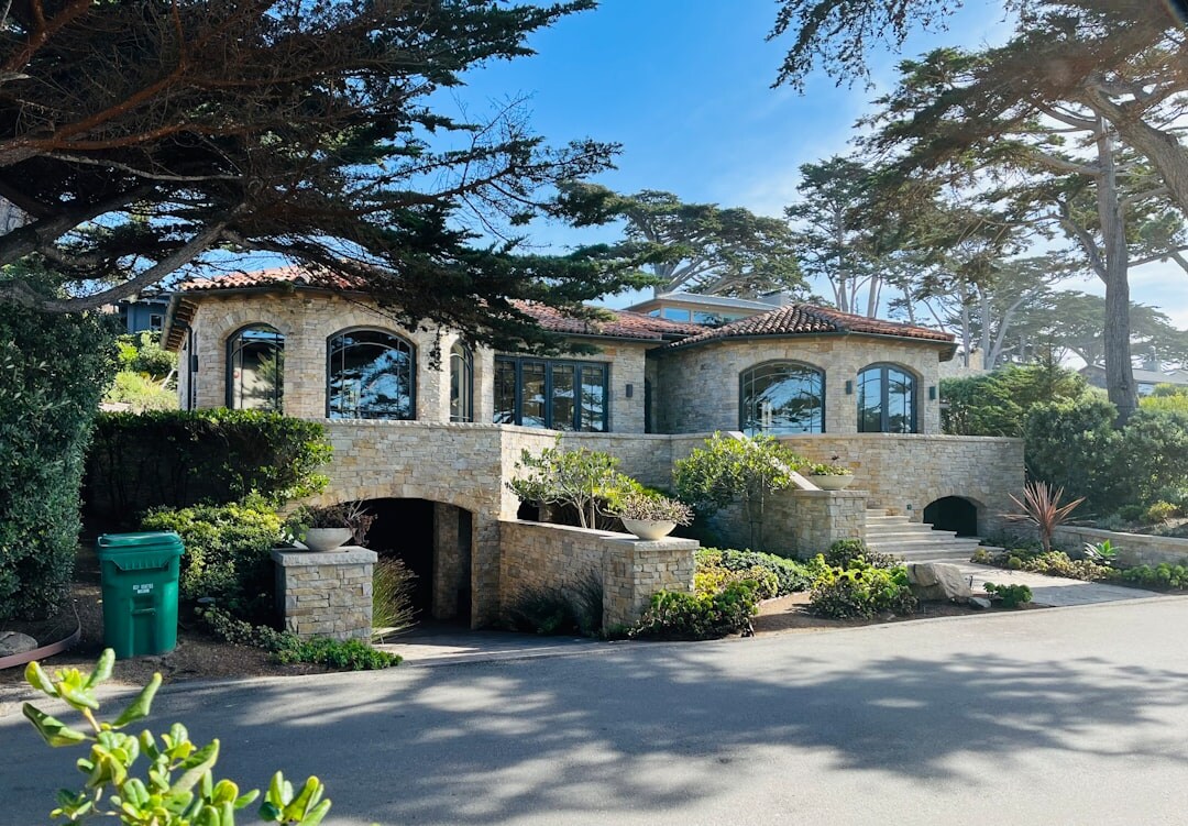 luxury celebrity mansion exterior